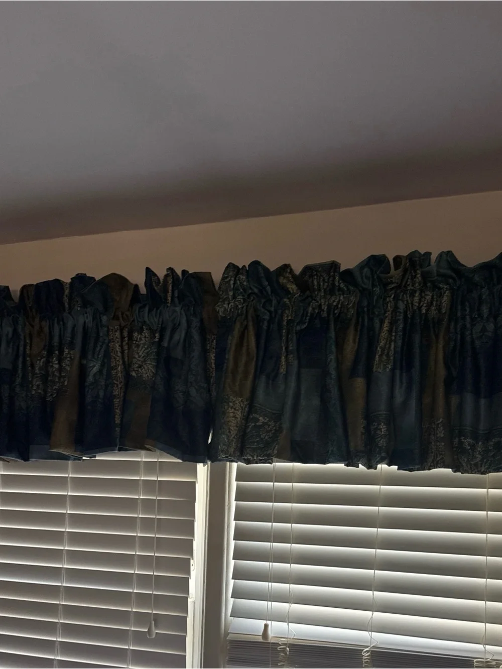 Decorative Window Valance in Green and Blue